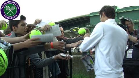 Fans go crazy for Roger Federer at Wimbledon 2013