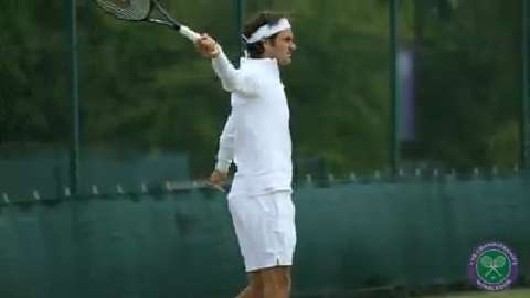 Roger Federer on the practice court