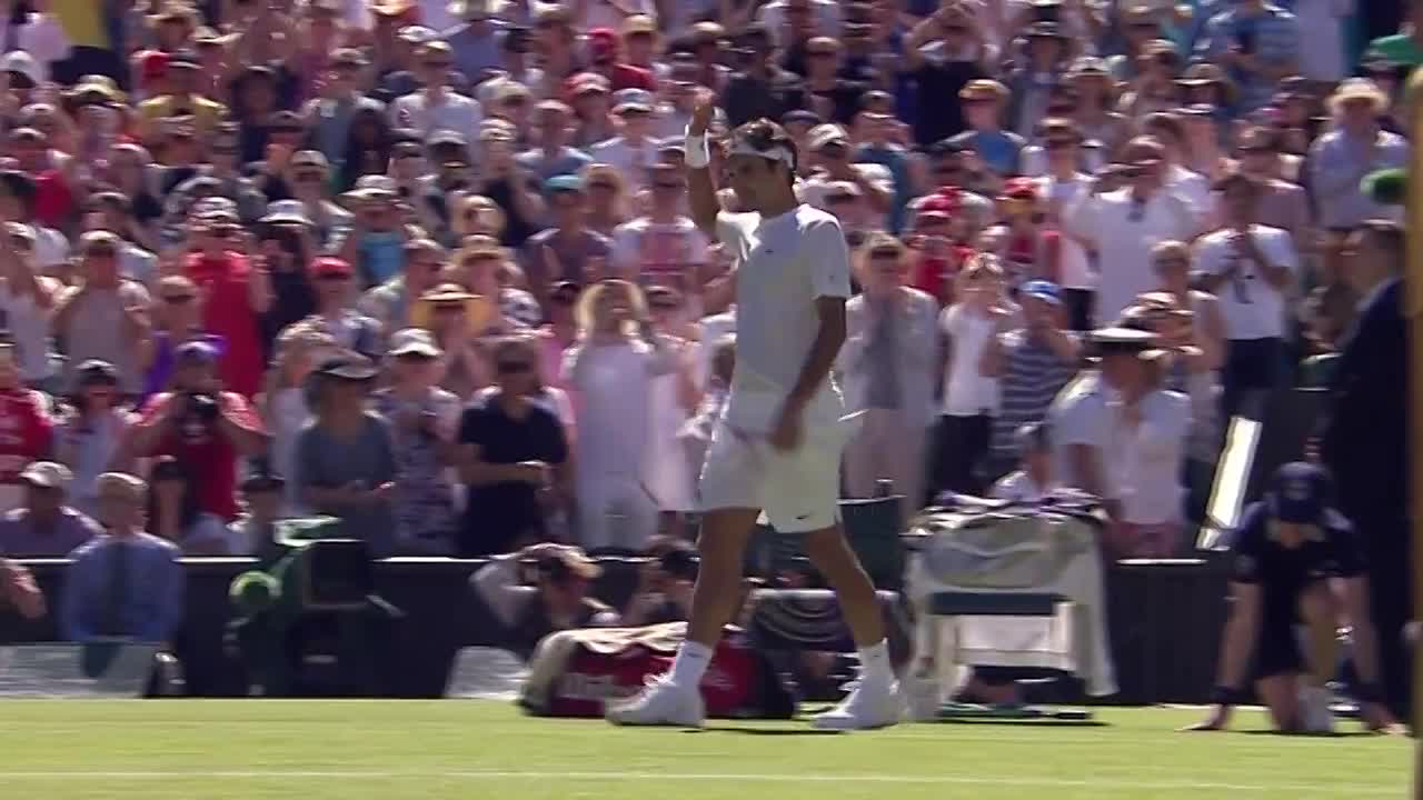 Roger Federer coasts into second round