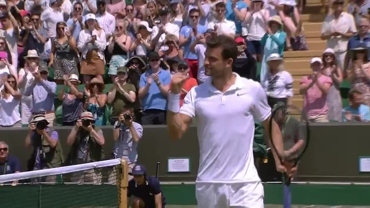 Grigor Dimitrov appreciates the applause