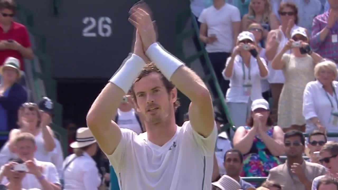 Murray acknowledges the No.1 Court crowd