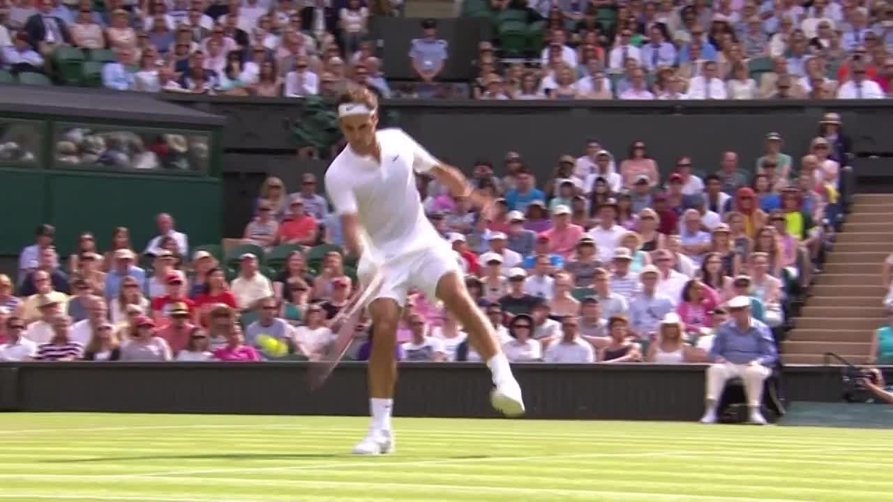 Federer miscues on Centre