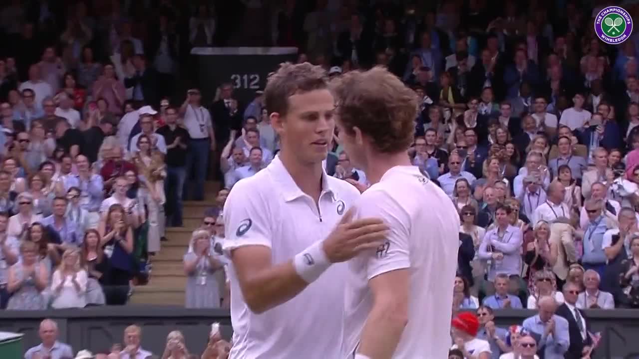 The Beckhams and the Royals congratulate Murray