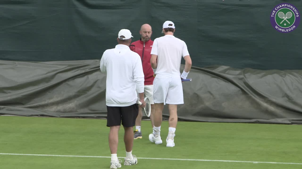 Queen's champion Murray gets back to work at Wimbledon