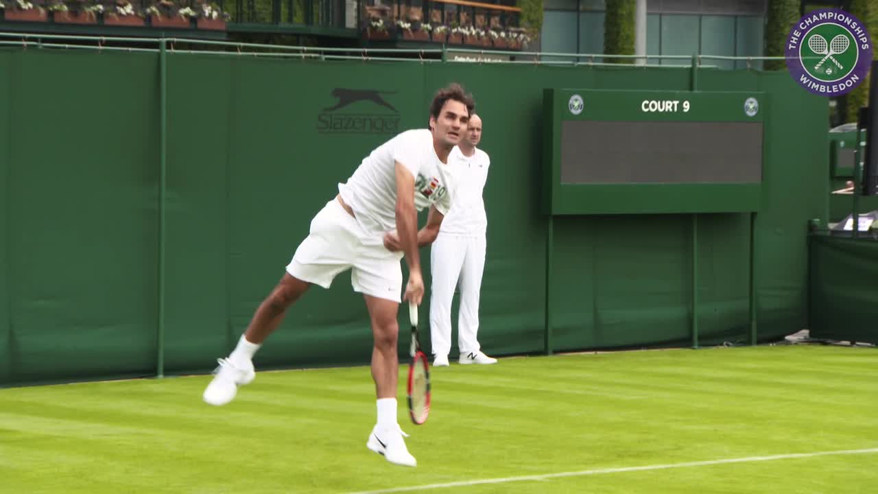 Federer gets back in the groove