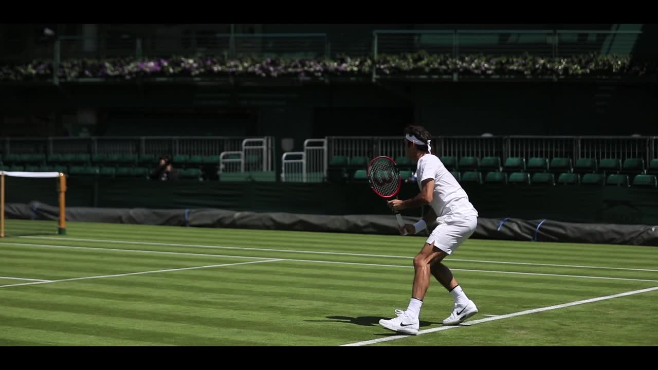 Federer returns to the Wimbledon grass