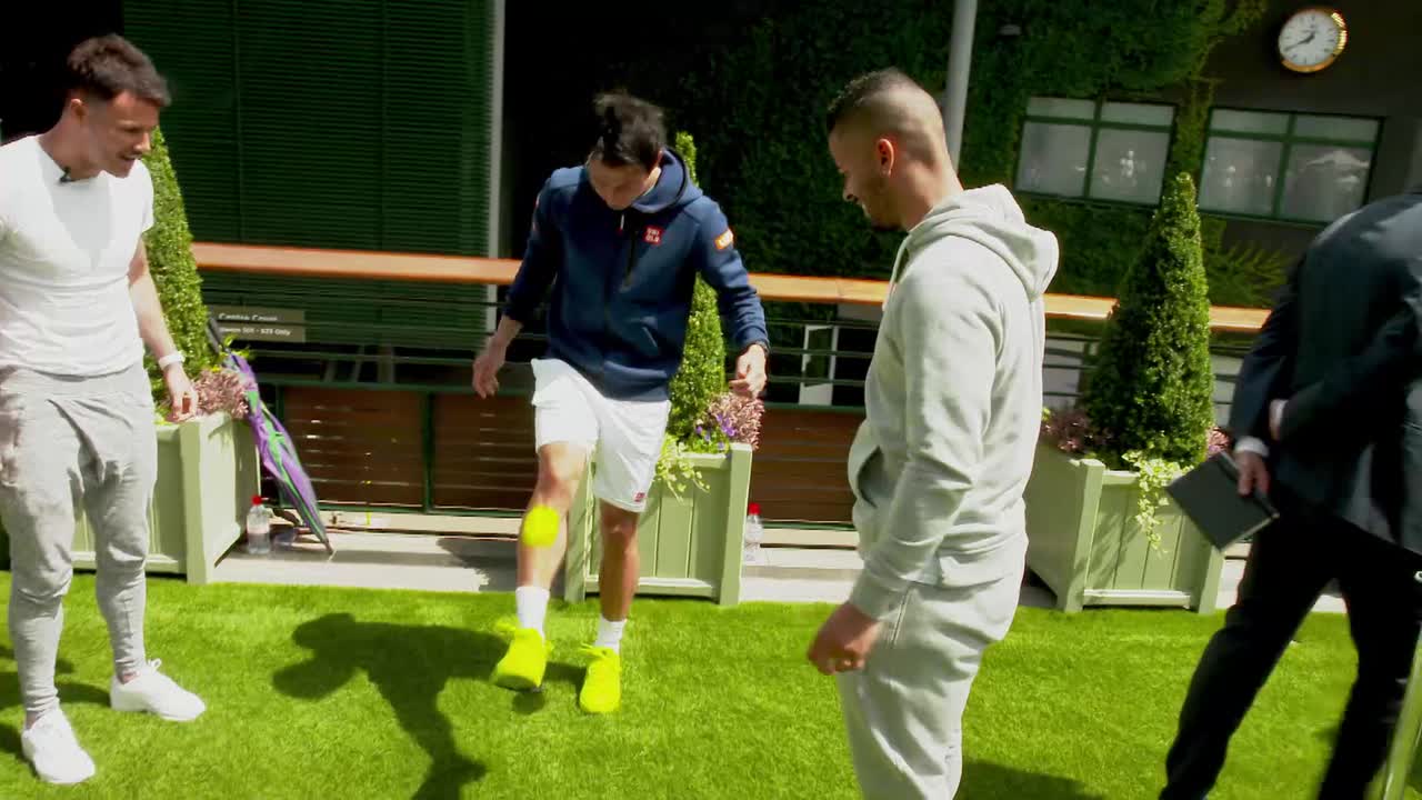 Willis and Nishikori show off their #wimbleskills