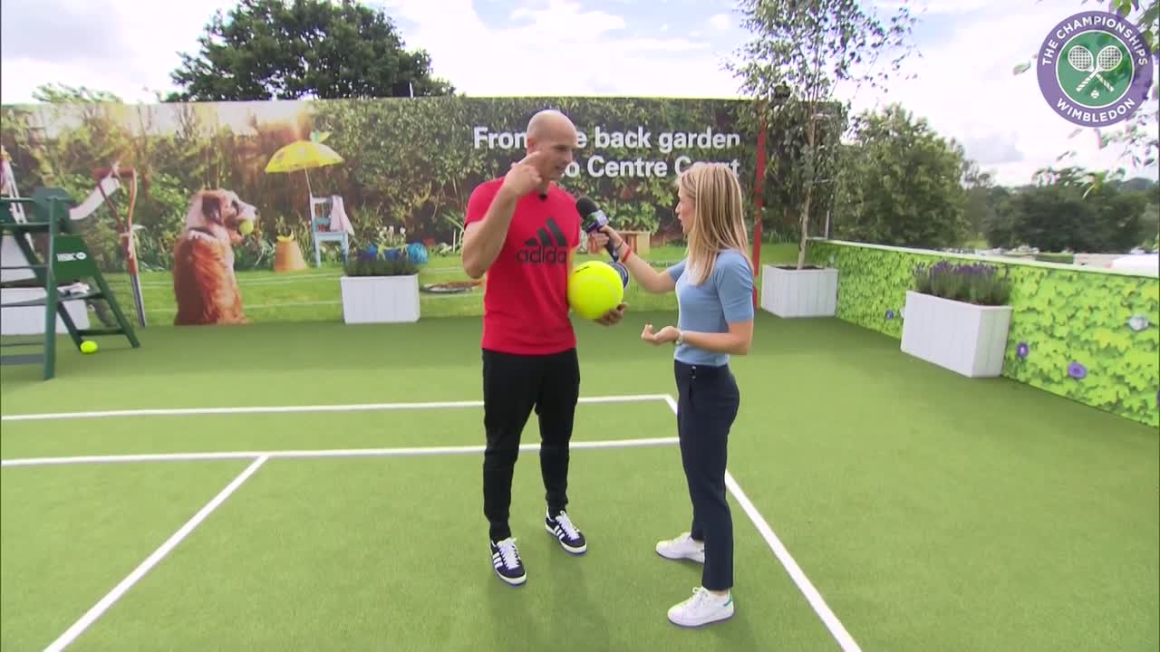 Football freestyler Daniel Cuttings teaches tennis stars a trick or two