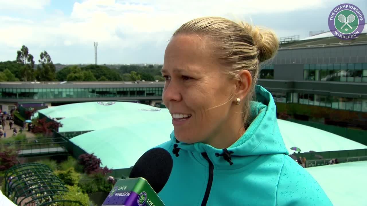 Hlavackova and Hradecka through to third round after three set thriller