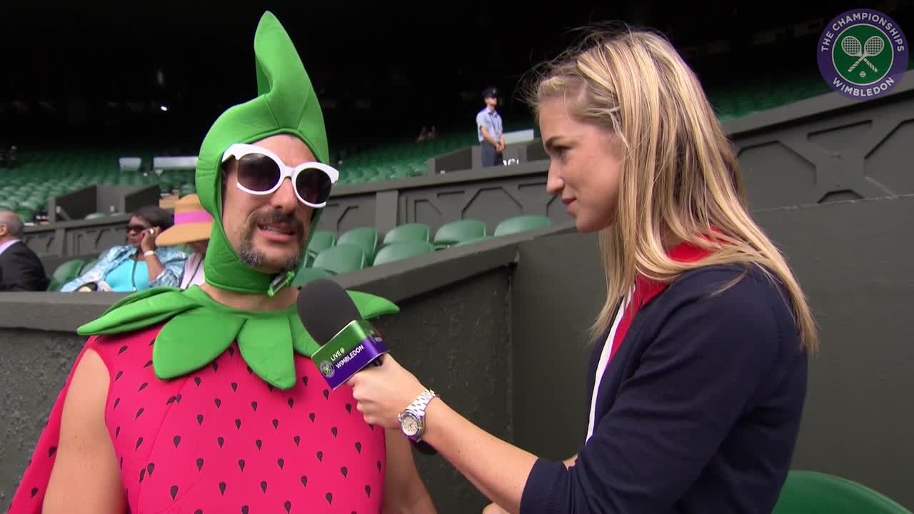 Strawberry costume clad super fan braves four day queue for Centre Court ticket