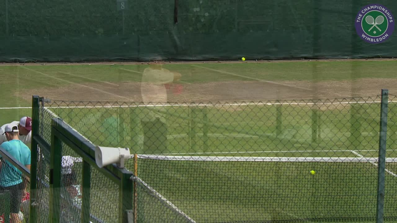 Venus Williams warms up ahead of semi-final clash