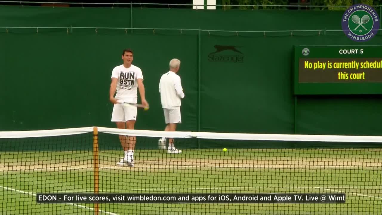 Milos Raonic warms up ahead of Wimbledon final