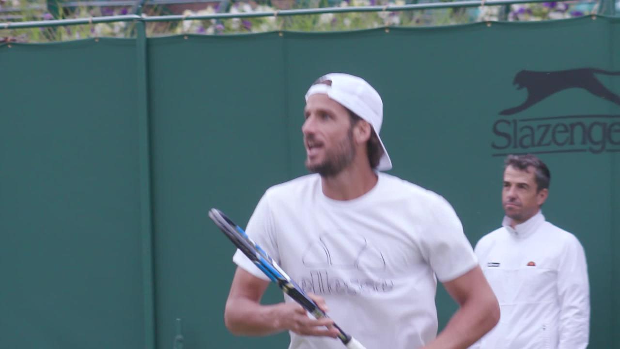 Kyrgios and Lopez hit together 