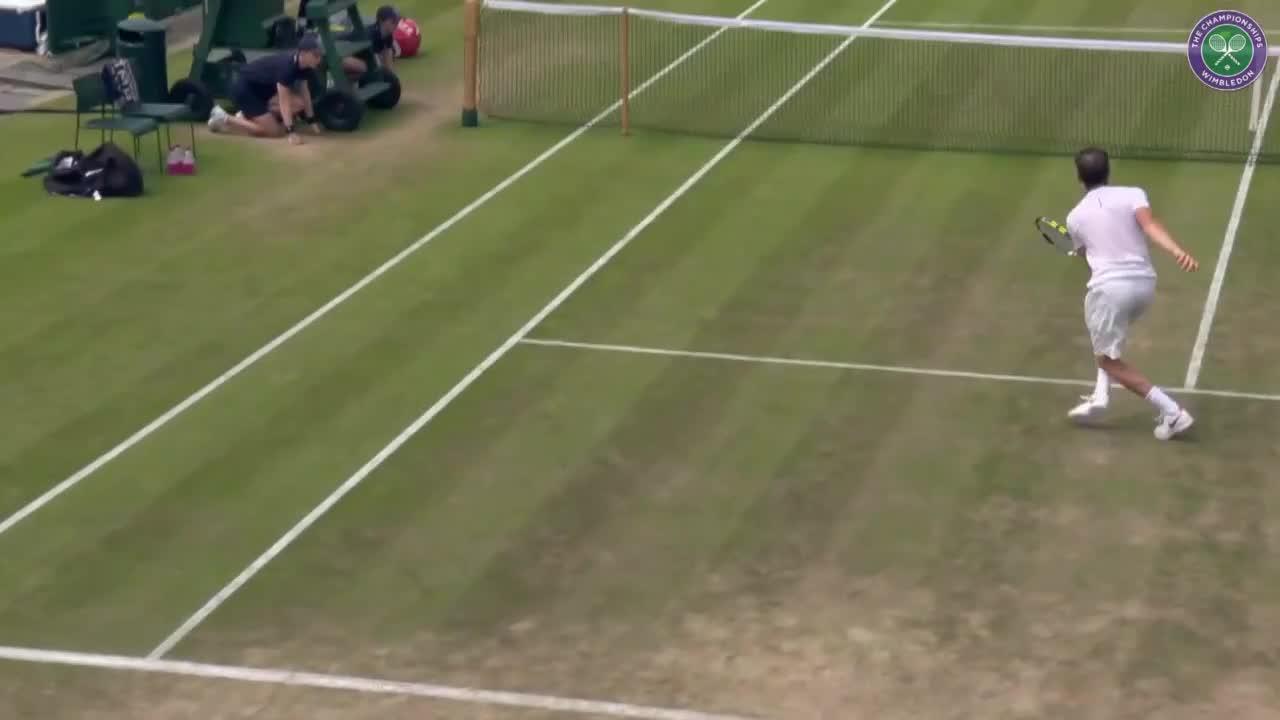 Monfils' 360 spinning backhand