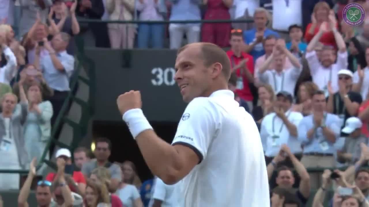 Muller shocks Nadal 