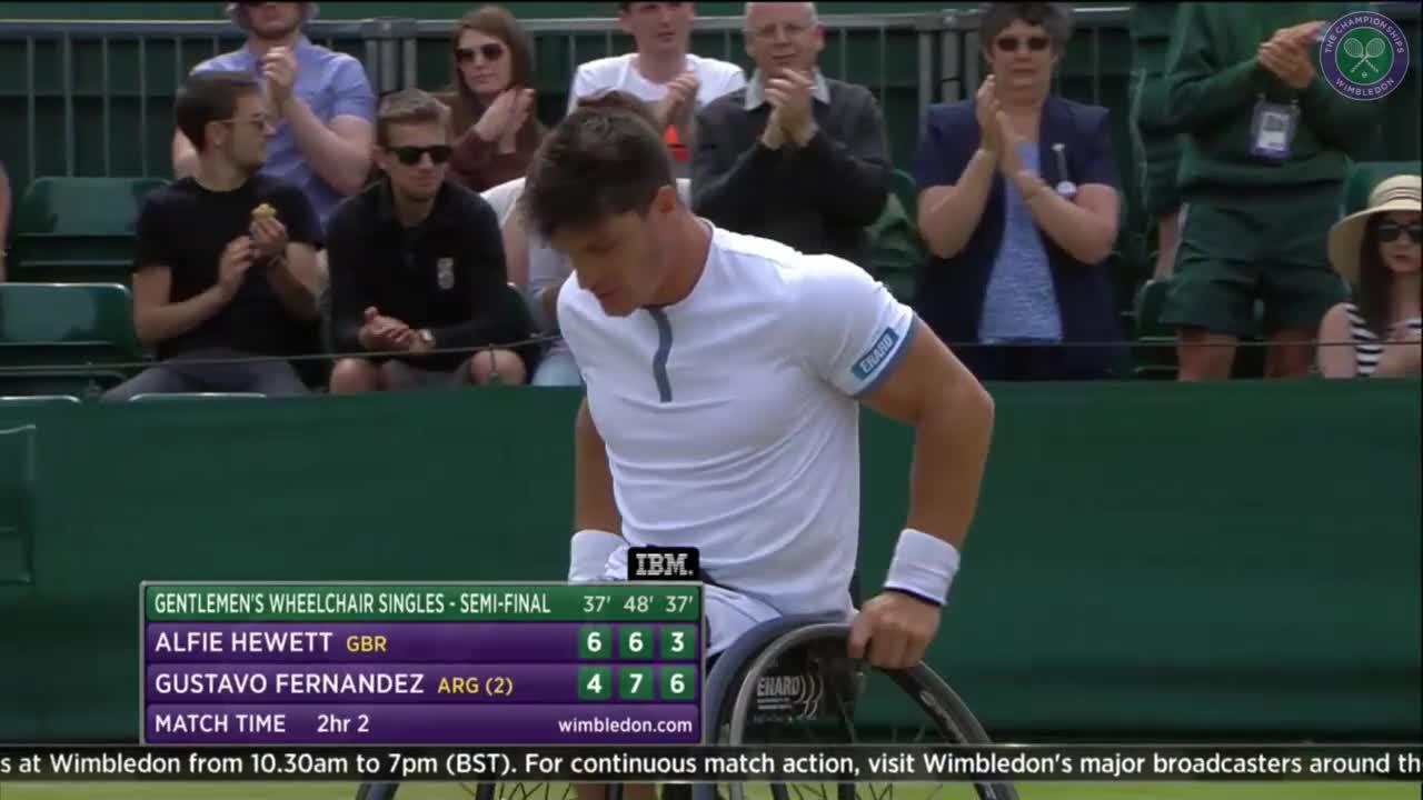 Emotional Fernandez reaches wheelchair final